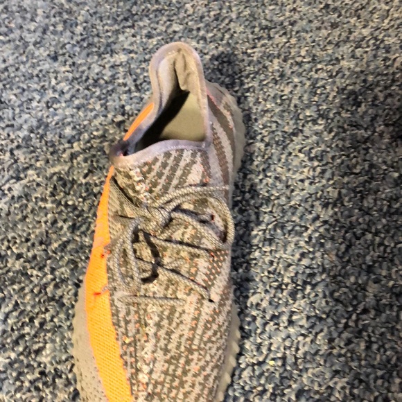 These are brand new boluga yezzeys. - Picture 2 of 4